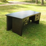 rašomasis  stalas   "  Įteisinto  menininko -architekto  " ilgis 2 m , aukštis 75 cm , klijuotas beržas . Office  table "BROWN  " , lenght 2 m , height 75cm , birch wood