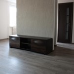 TV  staliukas  su  durelėmis  ir vidinėmis   lentynomis  ,  ilgis  1,7 m  (  galiu  pagaminti  pagal  individualų poreikį )