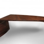 Rašomasis stalas " 7* " , riešutmedis, ilgis ~ 2,5 m. ,plotis 90 cm . aukštis 78 cm. , 3 stalčiai