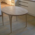 Virtuvės  valgomasis stalas , balintas ąžuolas,uosis . ilgis 137 cm ,plotis 93cm ,  aukštis  75 cm