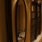 ovalus  veidrodis  ,  aukštis  1,6 m ,  plotis  45 cm